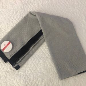 NWT Lululemon Vinyasa Scarf. Gray/ White/ Black